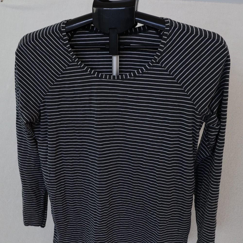 Lululemon Emerald Shirt Women's S/M Black/White‎ Striped Long Sleeve Pima Cotton
